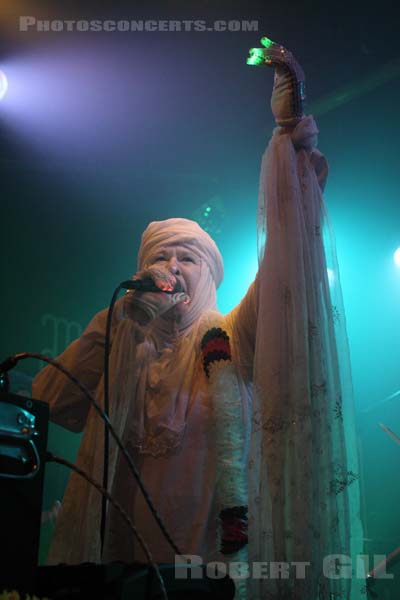 MASTER MUSICIANS OF BUKKAKE - 2011-04-18 - SAINT OUEN - Mains d'Oeuvres - 